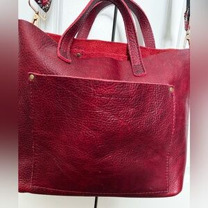 Portland Leather Medium Crossbody Tote in Merlot color